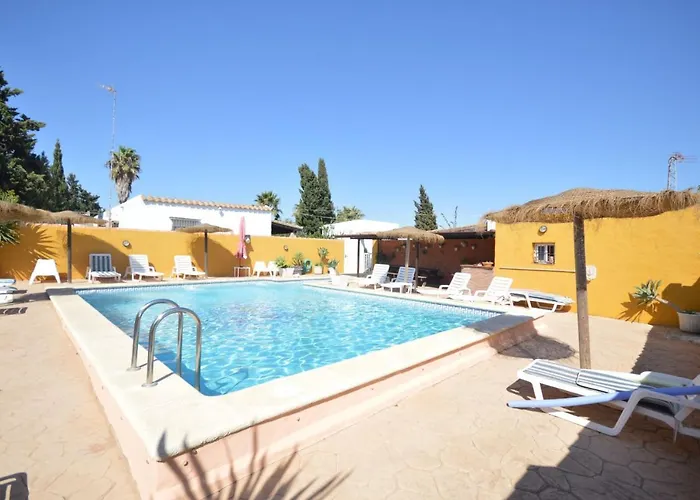 Estudios Con Piscina Compartida En Conil. * Cádiz