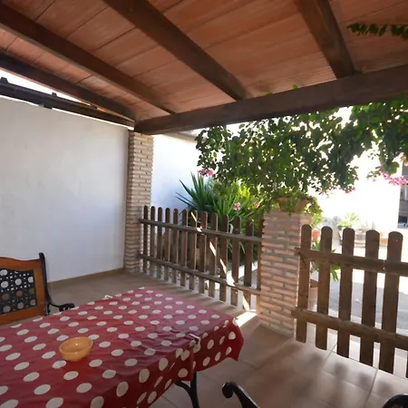Estudio Rustico En Cr. El Mayorazgo דירה