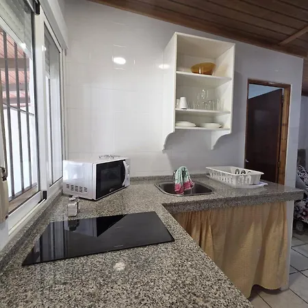 Estudio Rustico En Cr. El Mayorazgo アパート