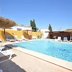 Estudios Con Piscina Compartida En Complejo Rural El Mayorazgo