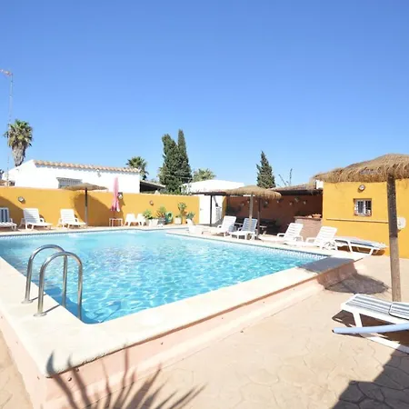 Estudios Con Piscina Compartida En Complejo Rural El Mayorazgo * Kadyks